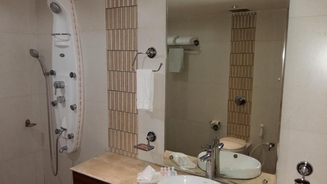 Hotel Le Castle Rudrapur Zewnętrze zdjęcie